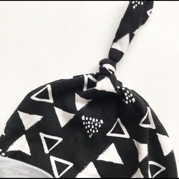 Miniville  geometric knit beanie EUC 24 months - Picture 2 of 3